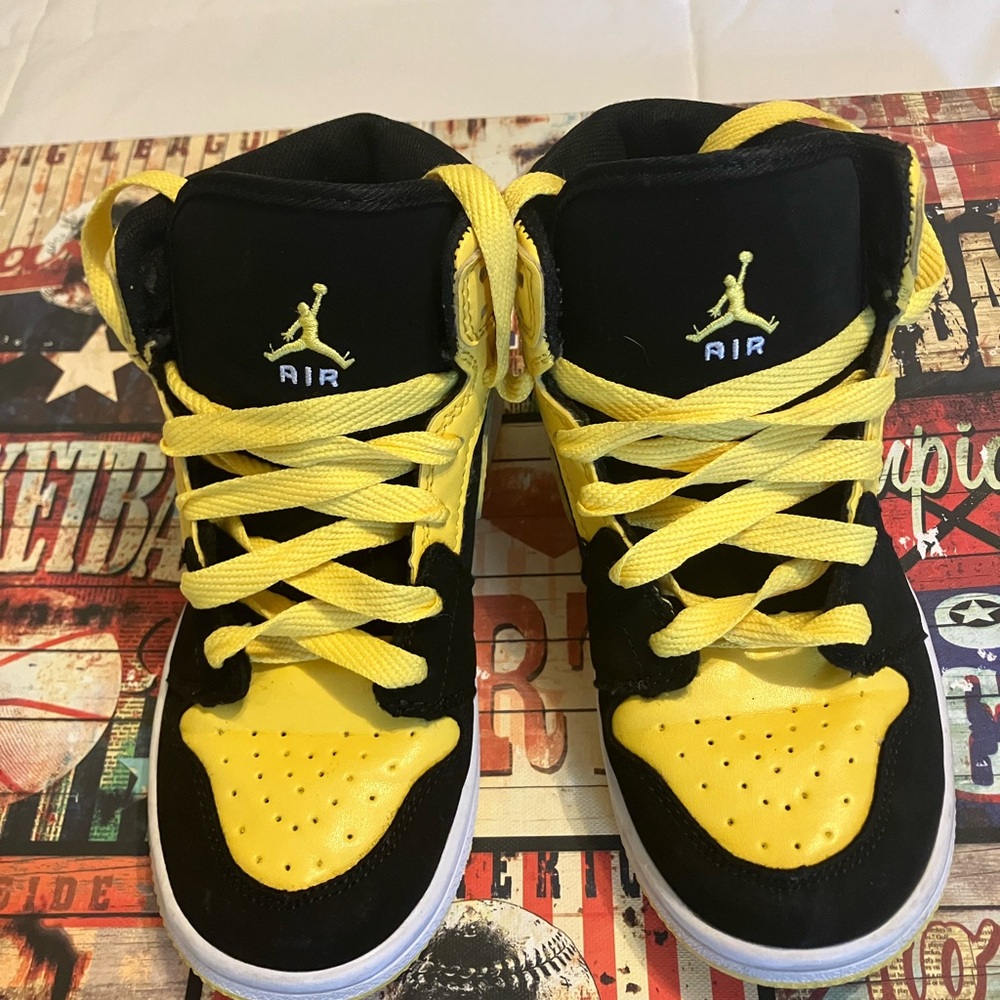 Nike Air Jordan 1 Mid Youth 3Y Black Yellow Taxi New Love Shoes